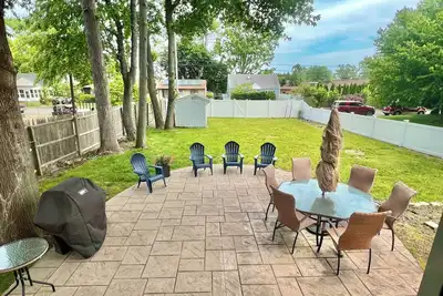 Image de Getaway to the beach! Large updated house w backyard, 3/4mi to the beach
