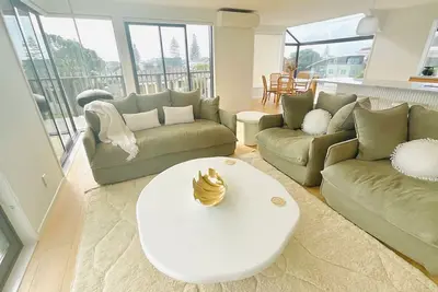 Image de Deluxe Downtown: sleeps 8+/250m-Beach/600m-Town