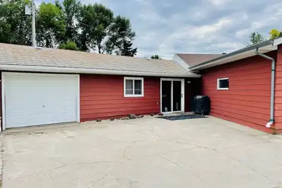Image de E Devils Lake on Us 2 - Townhouse 1\/4 mile boat ramp & bar\/grill that sleeps 6!