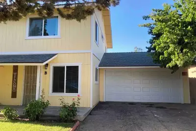 Image de Sunshine House close to Paso Robles Event Center and downtown.