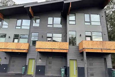 Image de The Seymour - Modern townhome with hot tub in Girdwood, Ak