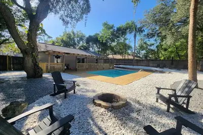 Image de Adventure Coast Modern; 3/3 Pool w/ Firepit and Outdoor Dining Area