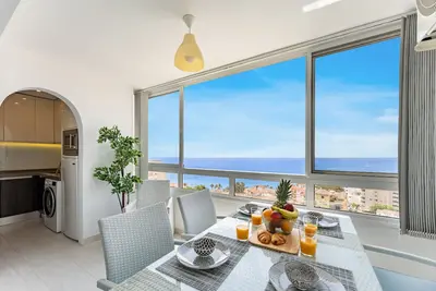 Image de Coastal Charm: Renovated 2-Bed Apt, Pool, Sea Views