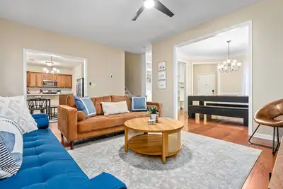 Image de Central to Rtj, Downtown Auburn & Opelika - Sleeps 12 - Memory Foam Mattresses