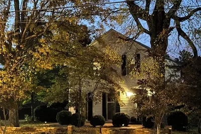 Image de Small Town Charm - King Street - Hampden-Sydney College and Longwood University