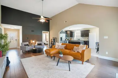 Image de Game Room - Patio + Grill - Sleeps 9 - King Bed