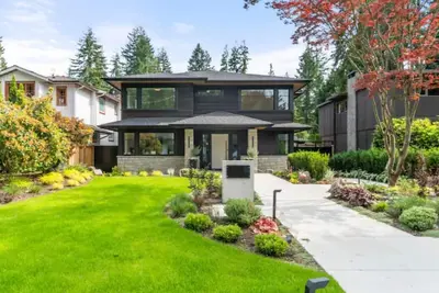 Image de New Home in North Vancouver's Prime Location