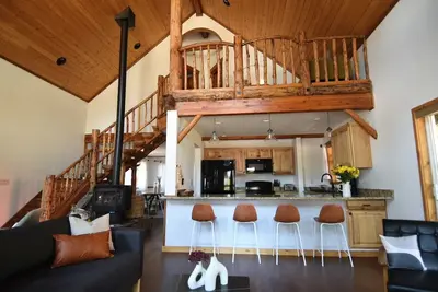 Charming Cabin for a Perfect Family Winter Getaway, Firepit, Fenced, Game Room