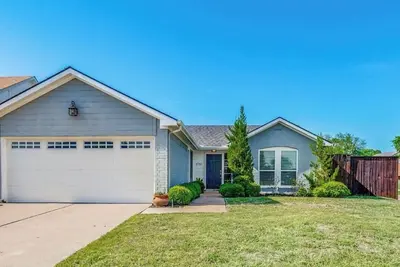 Image de Cozy house with a pool in a great and safe location!