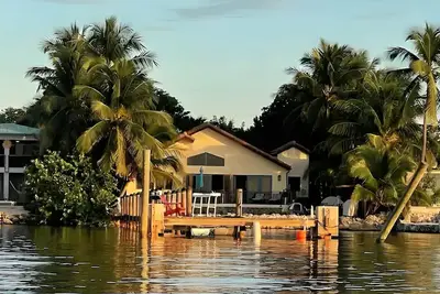 Image de Waterfront Beauty 8-guests, Dock, Kayaks and more