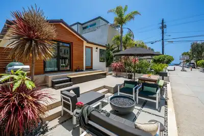 Image de Modern Walk Street Surf Bungalow Steps to the Sand
