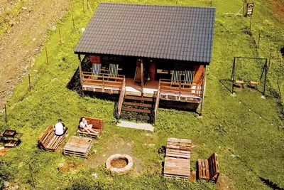 Image de Cozy and quiet wooden cottage in the heart of mountains.
