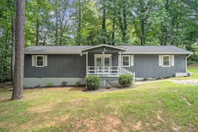 Image de Spacious home- near Airport, Crabtree Mall & Food