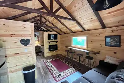 Image de Cozy serene cabin, Away from it all yet close to everything.