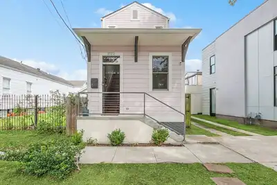 Image de A Centrally Located & Modern Home with New Amenities - Great For Nurses