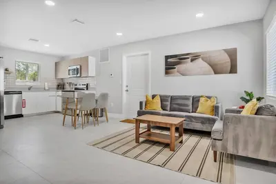 Image de Sistrunk Shades Villas #2 Brand New Townhome in Downtown Fort Lauderdale Florida