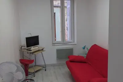 Image de Pour 2 personnes joli petit studio T2 meublé de 20 m² très propre
