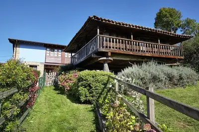 Image de Spacieux gîte à Nava avec piscine