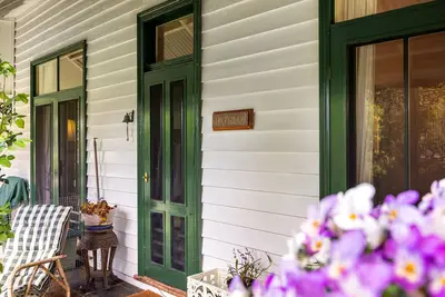 Image de Period home 10-minute walk to the Sorrento shops and 5 minutes to front beach.