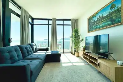 Image de Beautiful Cambodian Inspired Apt with Pool & Gym