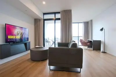 Image de Beautiful Cambodian Inspired Apt with Pool & Gym