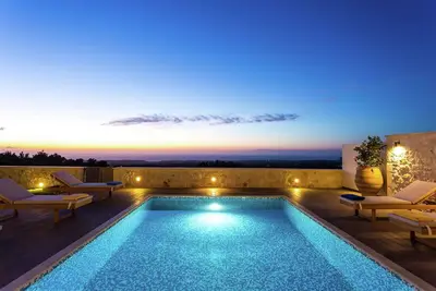 Belle villa à Roupes avec piscine