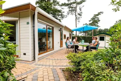 Image de Chalet soigné avec jardin et WiFi