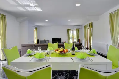 Image de Villa avec piscine א Pazin