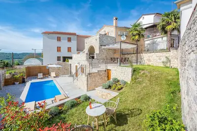 Image de Maison de vacances א Pazin avec piscine privיe