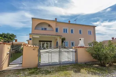 Image de Appartement Ă Vinkuran avec jardin