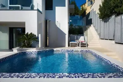 Image de Villa א Pula avec piscine privיe