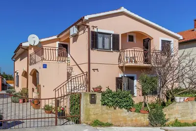 Appartement, maison privée avec piscine partagée