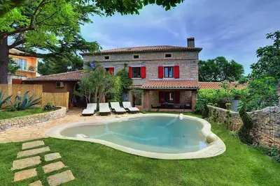 Maison de vacances א Linjan avec piscine privיe