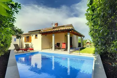 Maison de vacances א Liznjan avec piscine