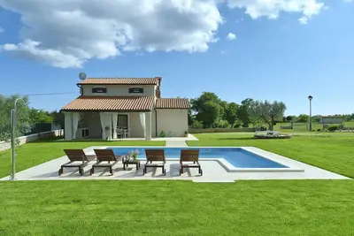 Image de Maison de vacances moderne avec piscine à Marcana