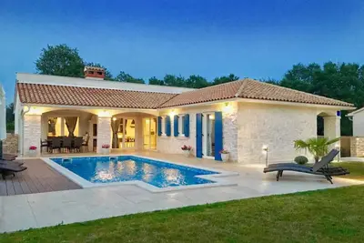 Image de Comfortabele villa met privé zwembad