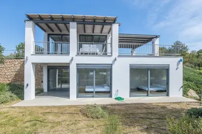 Image de Nouvelle maison de vacances sur la plage (de galets)