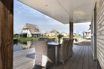 Image de Villa א Tjeukemeer avec Sauna