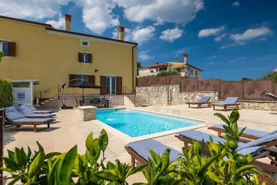 Image de Maison Ă Rovinjsko avec Piscine