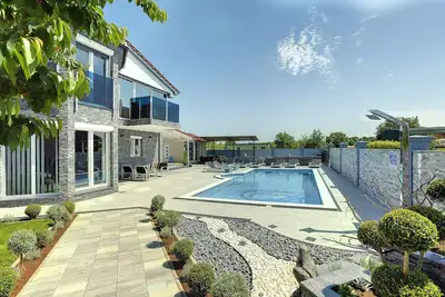 Image de Villa moderne à Fažana avec piscine privée