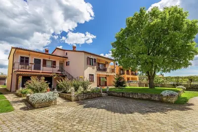 Image de Appartement, maison privée, avec terrain de foot