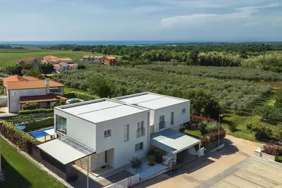 Image de Maison à Novigrad avec piscine près de plage
