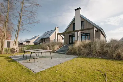 Image de Chalet moderne avec four à micro-ondes combiné