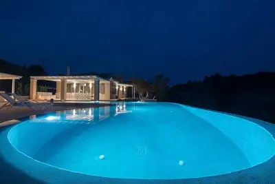 Image de Villa dans le Pיloponnטse avec piscine