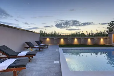 Image de Villa super moderne avec piscine privée