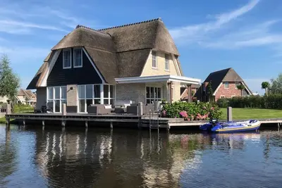 Image de Villa avec sauna א Tjeukemeer