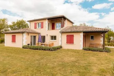 Villa moderne avec grand jardin