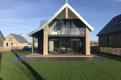 Image de Pavillon au design directement au bord de l'eau