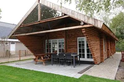 Image de Maison de Vacances aux Pays-Bas avec Étang
