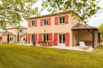 Image de Villa moderne avec grand jardin